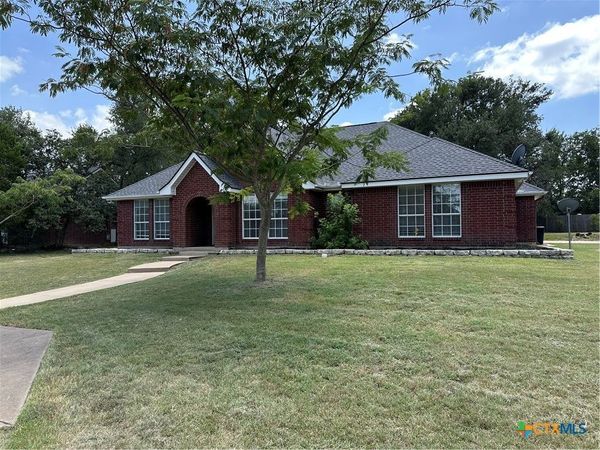 8221 Mountain Drive , Salado, TX 76571