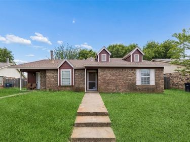 7525 & 7527 Tiffany Meadows Lane, Fort Worth, TX 76140