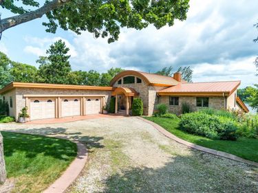 30960 Old Mill Road , Dresbach Twp, MN 55947