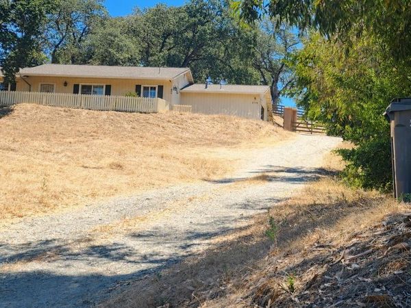 2719 Heinemann Dr, Valley Springs, CA 95252