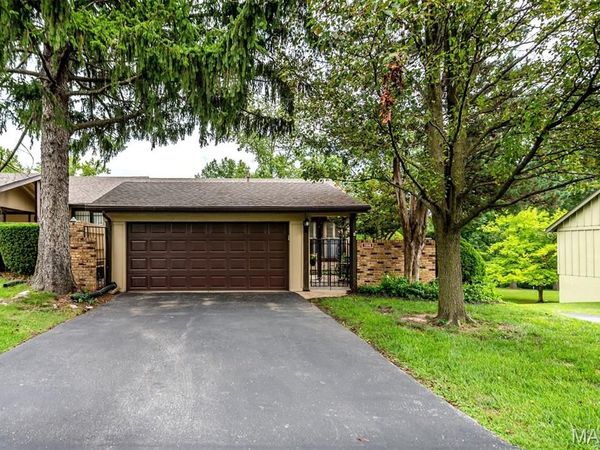 11046 Thousand Oaks Drive , Hazelwood, MO 63136