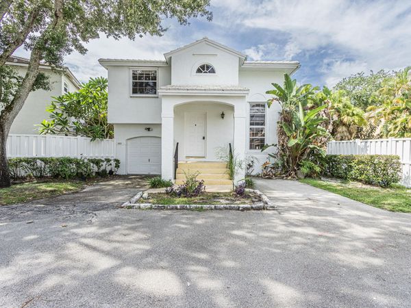 9825 NW 2nd Court, Plantation, FL 33324