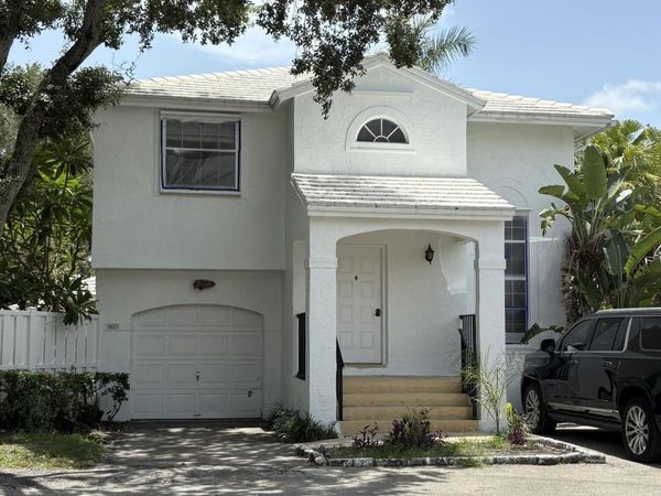 9825 NW 2nd Court, Plantation, FL 33324