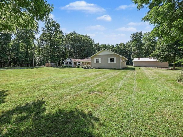 2125 W Kimmel Road, Jackson, MI 49201