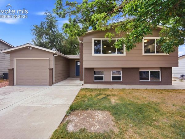 490 Calle Entrada NA, Fountain, CO 80817