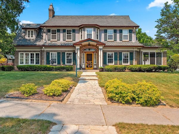 822 Hawthorne Ter, Manitowoc, WI 54220
