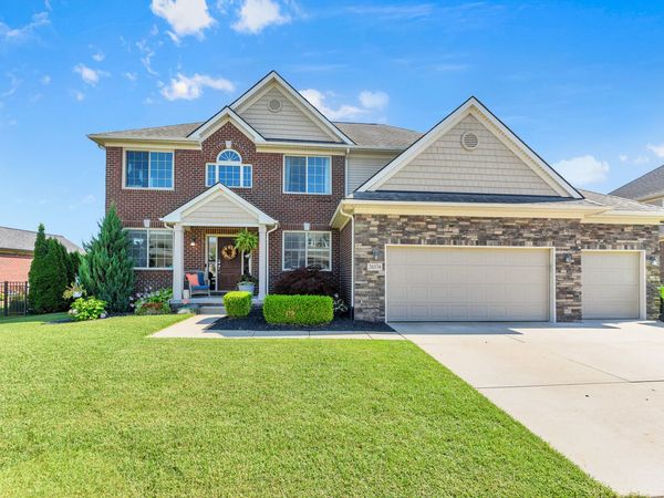 26574 Bronx Drive, Chesterfield, MI 48051