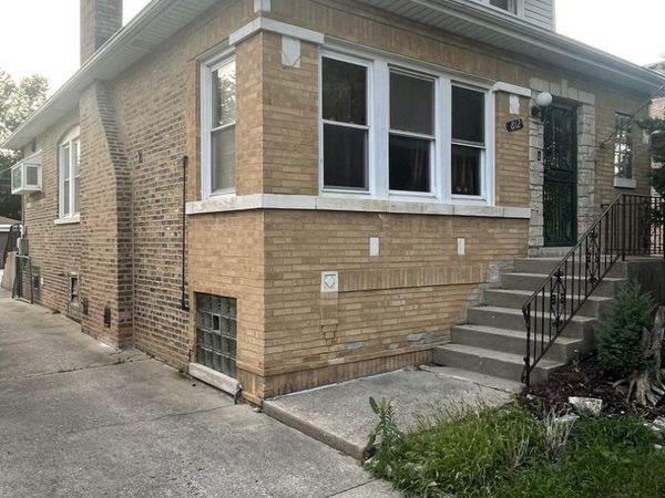 812 S 21st Avenue , Maywood, IL 60153