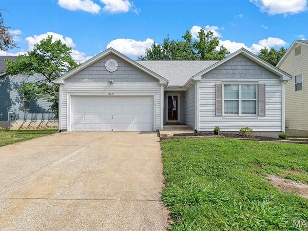 10437 Ashby Place Lane, St Ann, MO 63074
