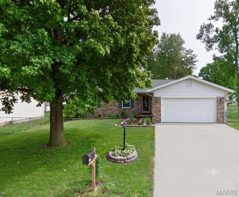 608 Saint Rose Drive , Alton, IL 62035 Main Photo