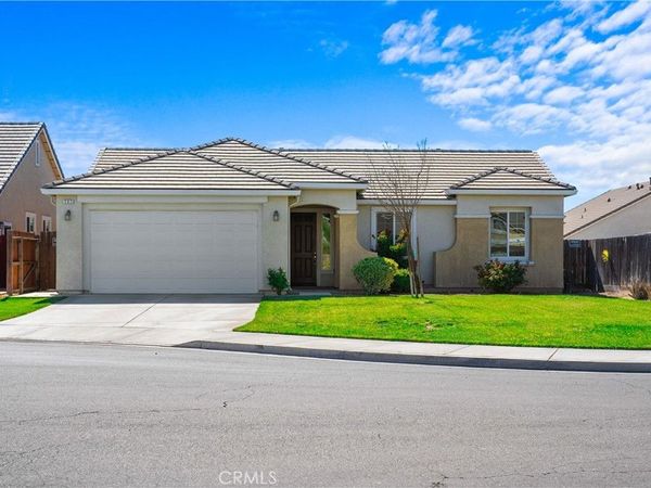 737 Fume Blanc Court, Los Banos, CA 93635