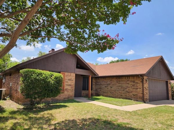 5820 Concord Street , Watauga, TX 76148