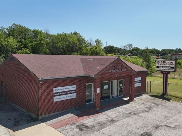 5016 Jacksboro Highway , Sansom Park, TX 76114