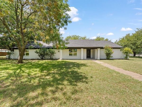 202 Roaring Springs Drive , Joshua, TX 76058