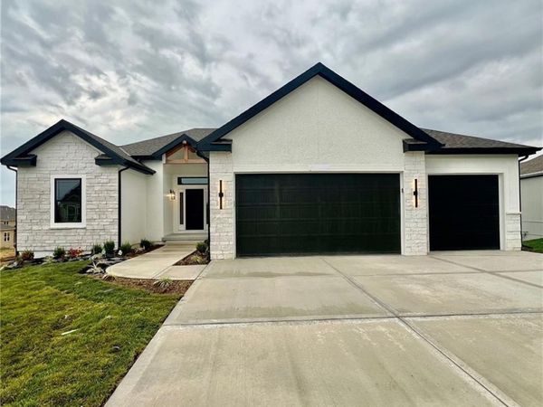 528 Skyview Lane, Liberty, MO 64068