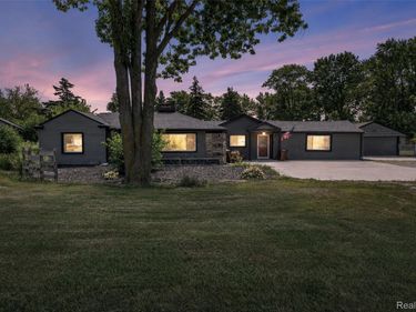 38250 S Groesbeck Highway, Clinton Township, Mi 48036