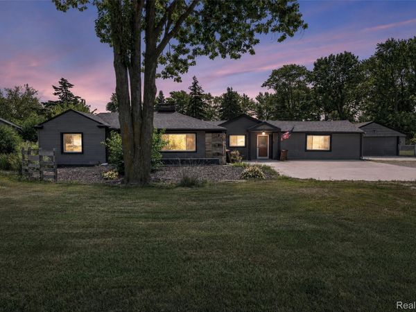 38250 S Groesbeck Highway, Clinton Township, Mi 48036