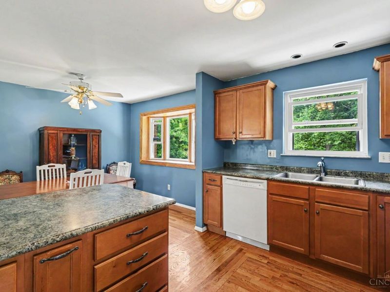 894 Meadow Ridge Drive, Union Twp, OH 25245 Photo 10