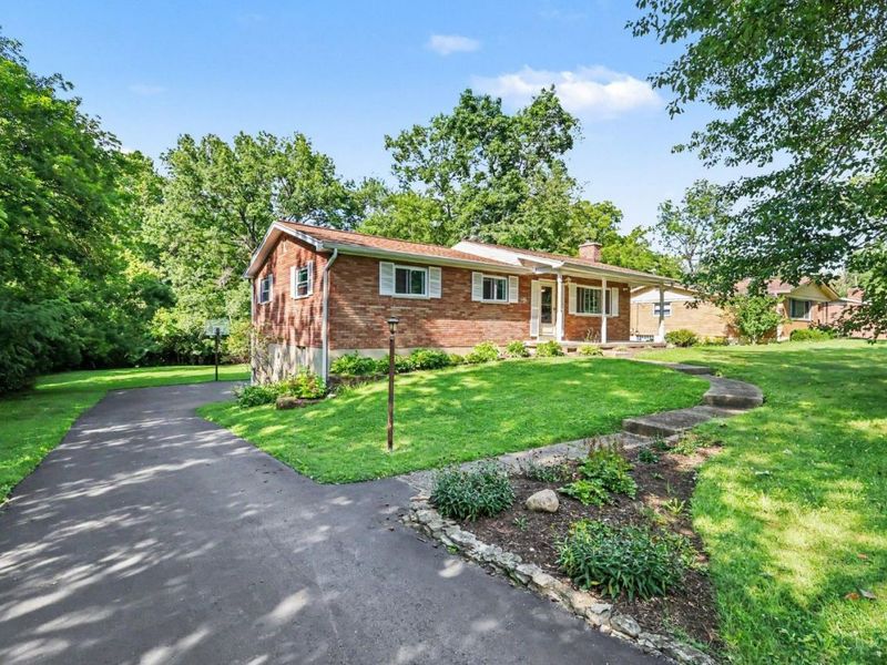 894 Meadow Ridge Drive, Union Twp, OH 25245 Photo 2