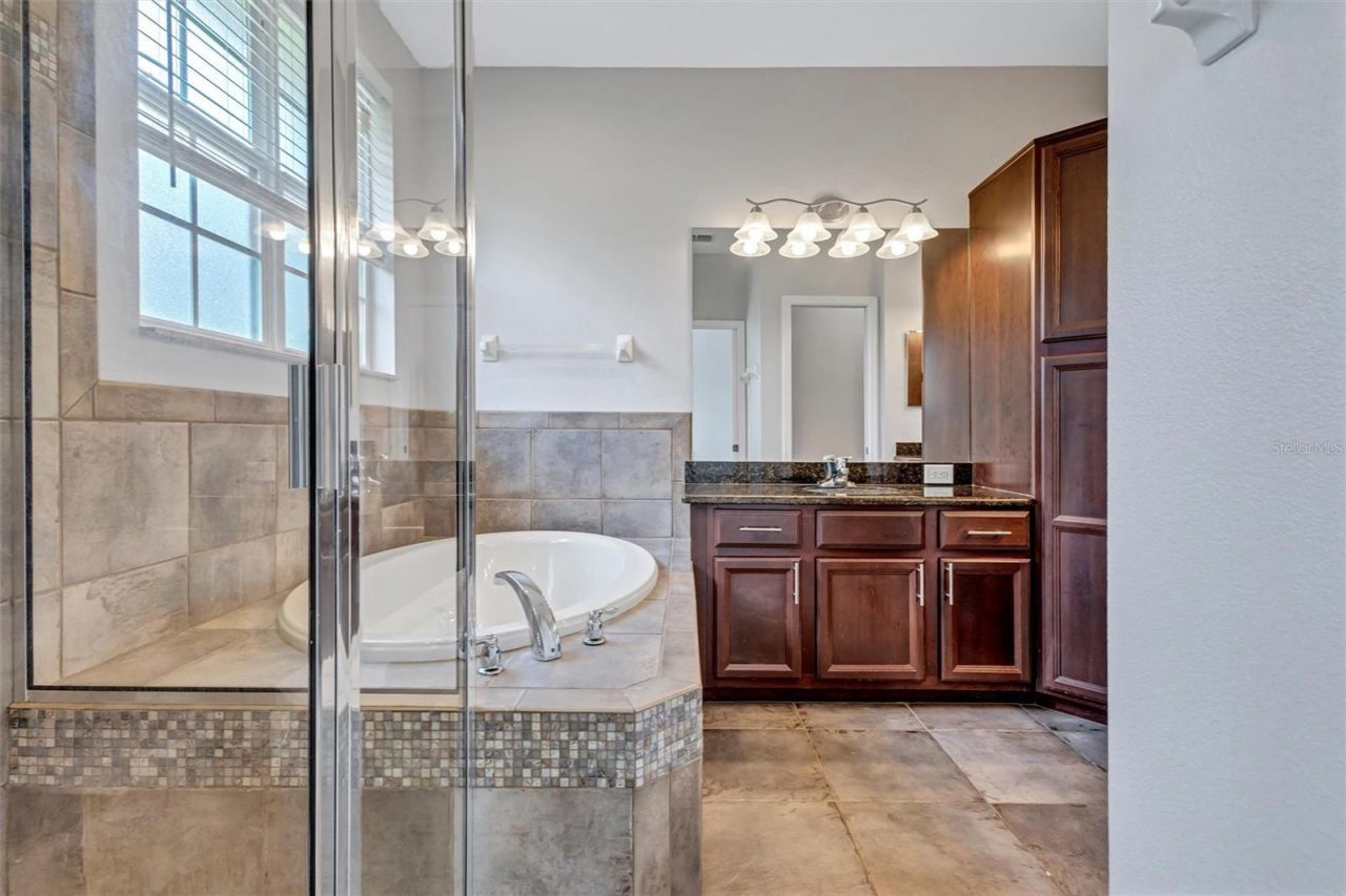 8228 Villa Grande Court, Sarasota, FL 34243 Photo