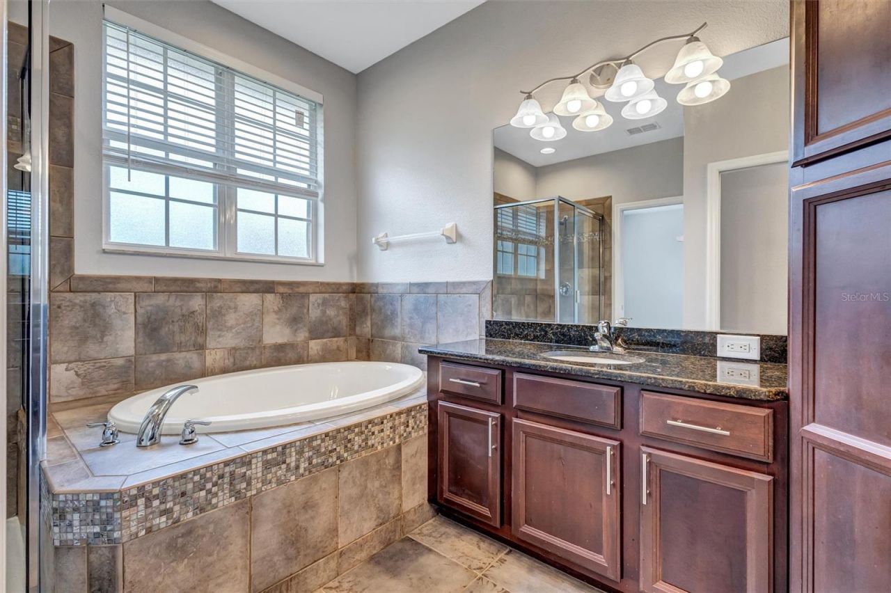 8228 Villa Grande Court, Sarasota, FL 34243 Photo