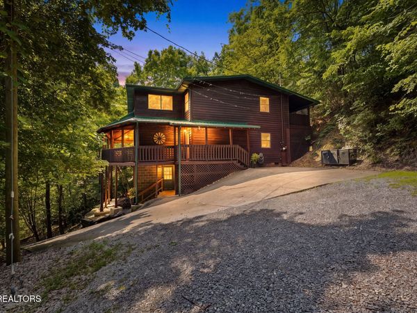 2202 Applewood Rd, Sevierville, TN 37862