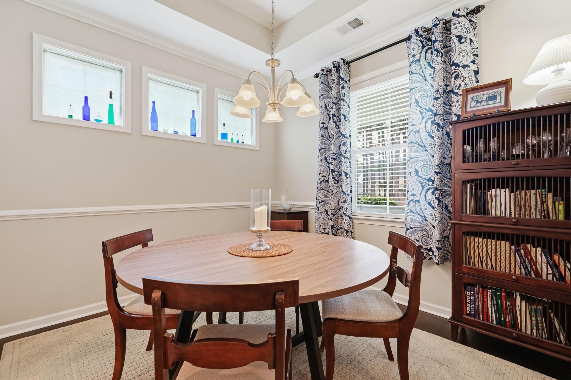 211 Blue Bonnet Street Photo 10