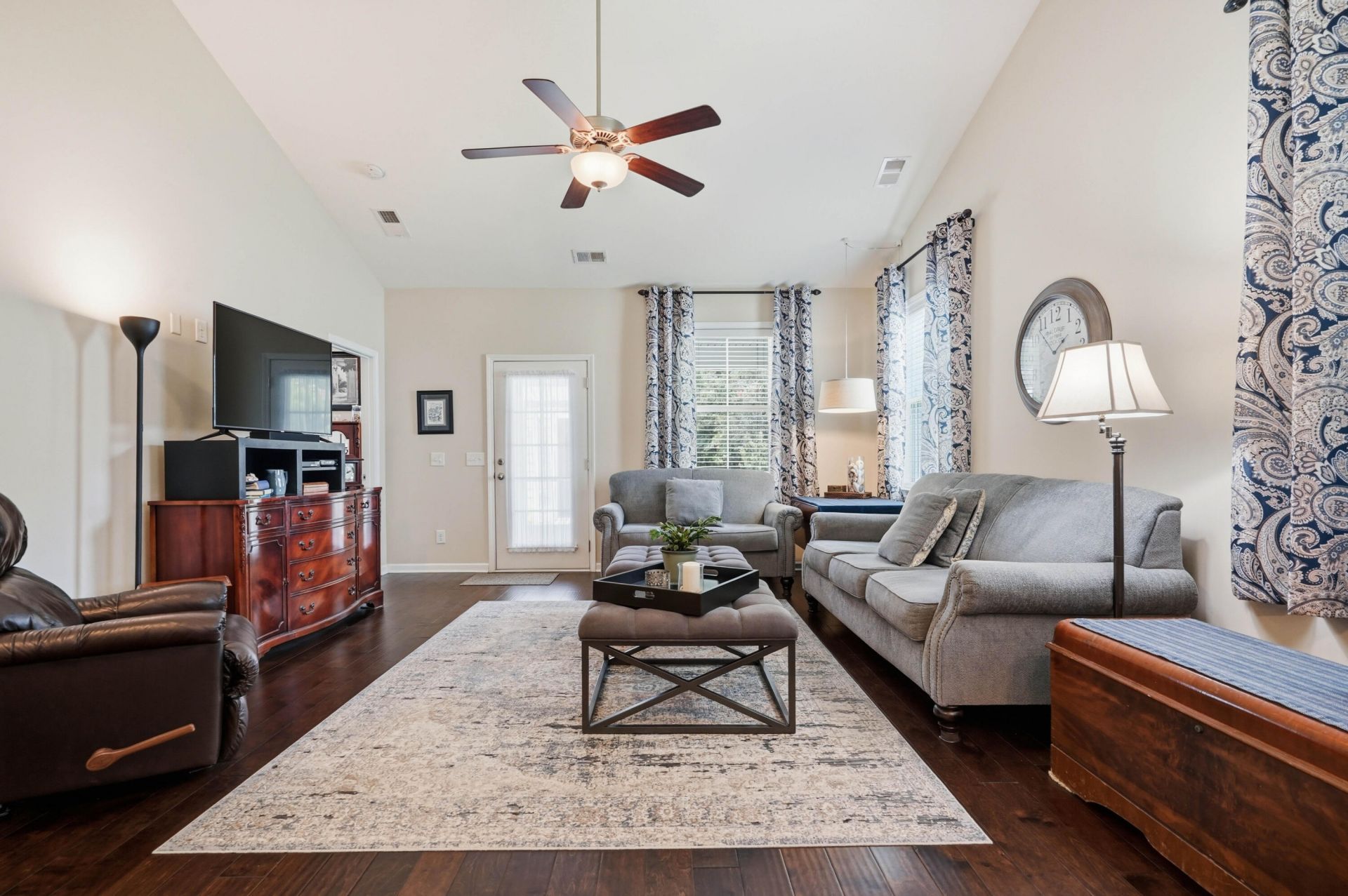211 Blue Bonnet Street Photo 11