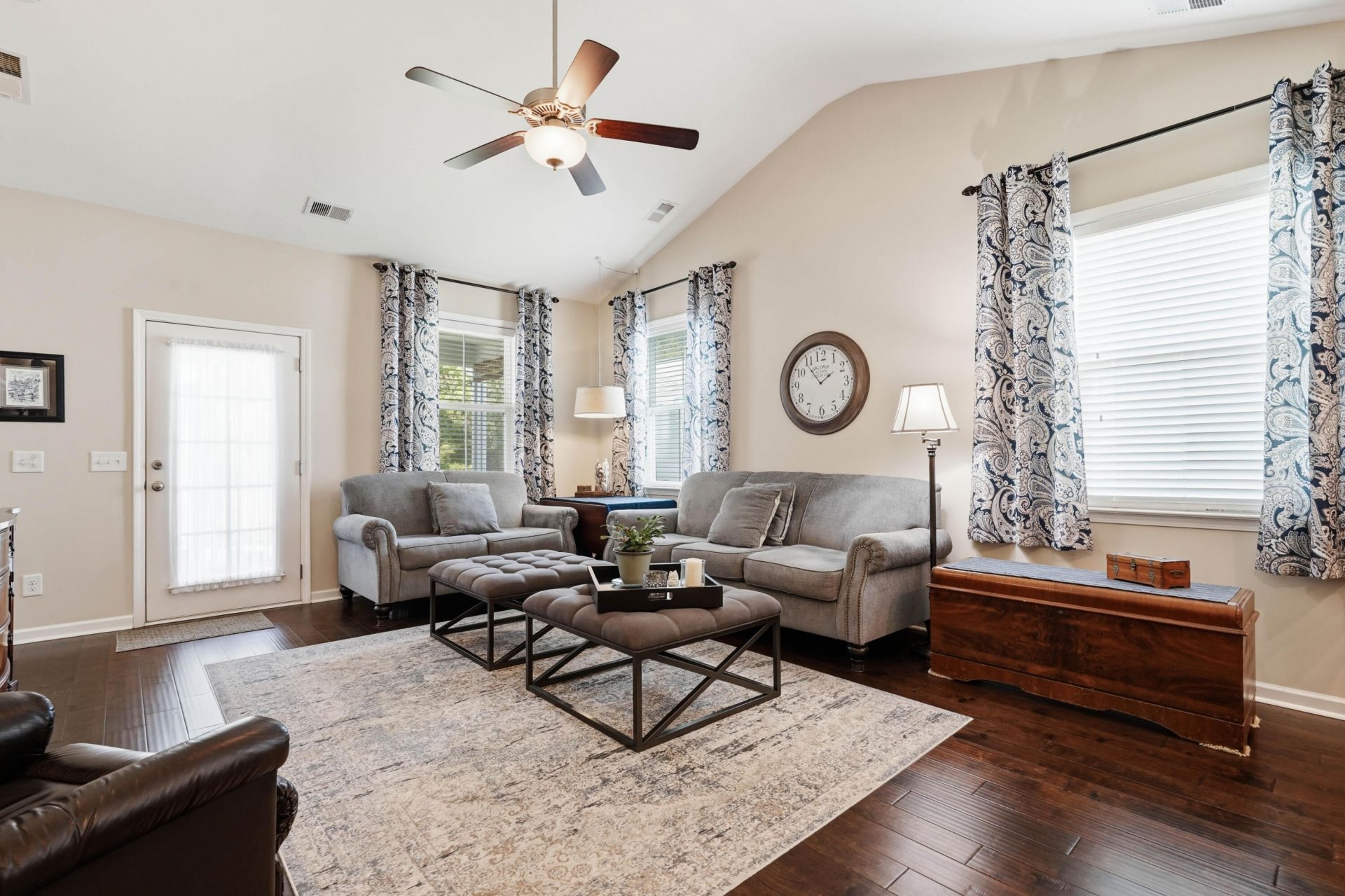 211 Blue Bonnet Street Photo 12