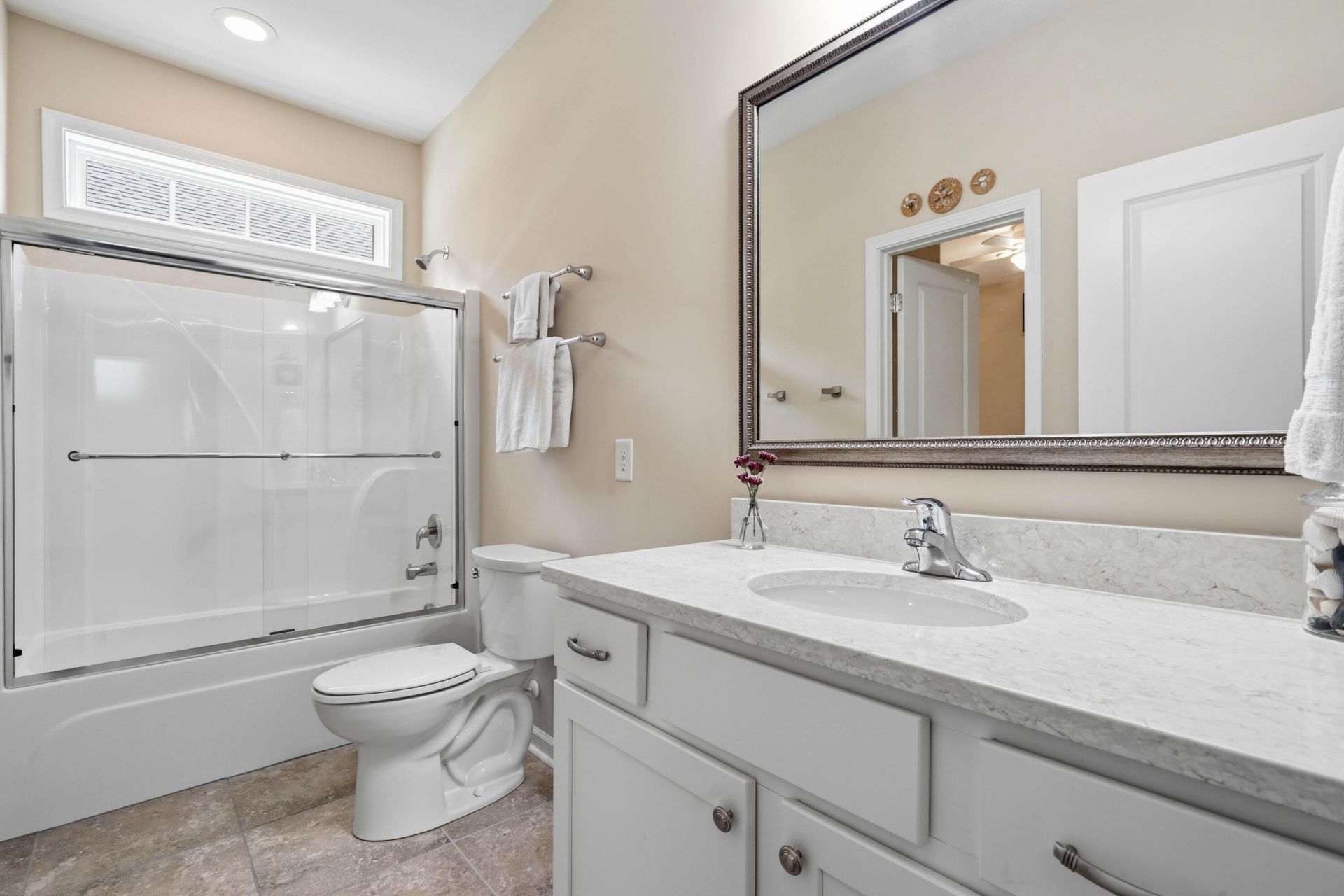 211 Blue Bonnet Street Photo 15