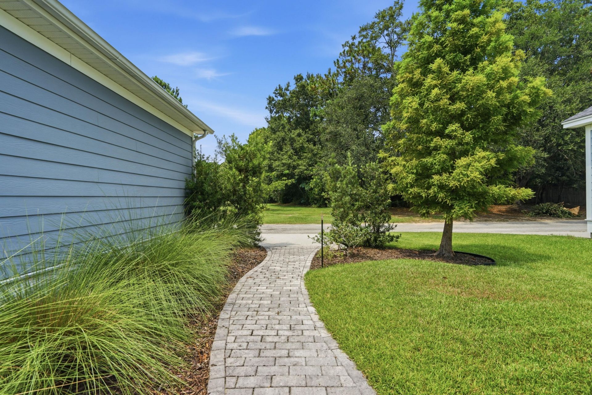 211 Blue Bonnet Street Photo 18