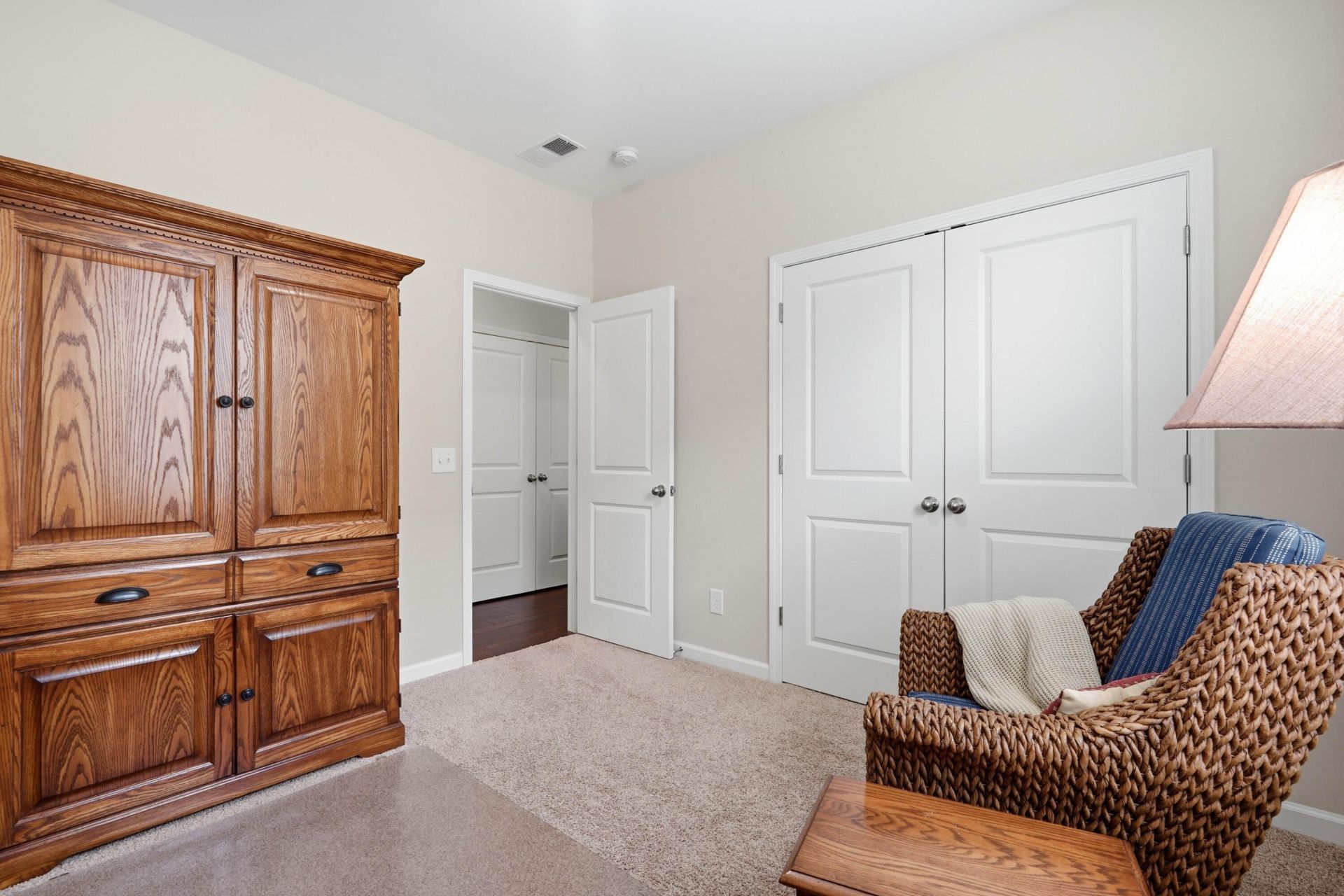 211 Blue Bonnet Street Photo 22