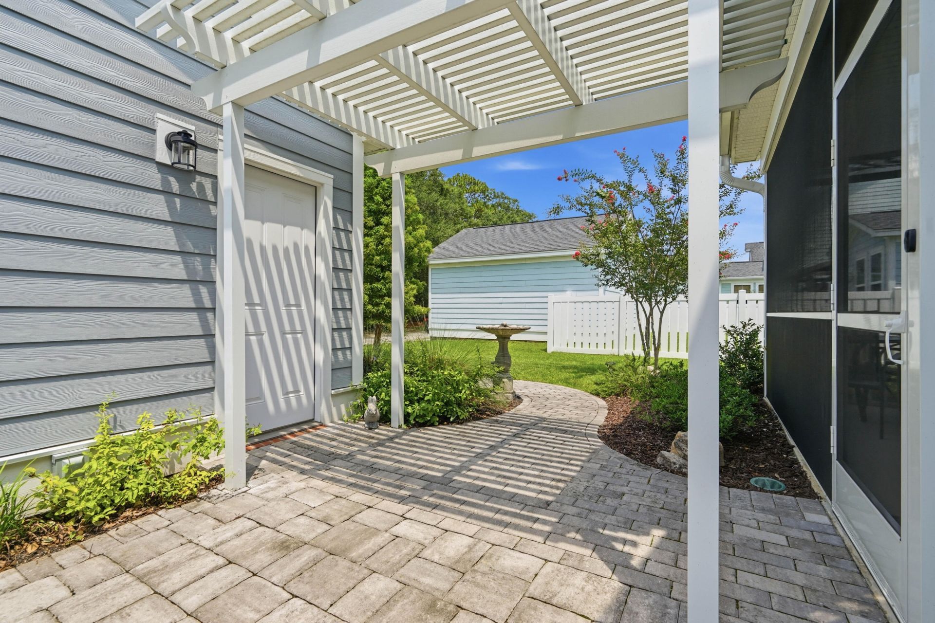 211 Blue Bonnet Street Photo 26