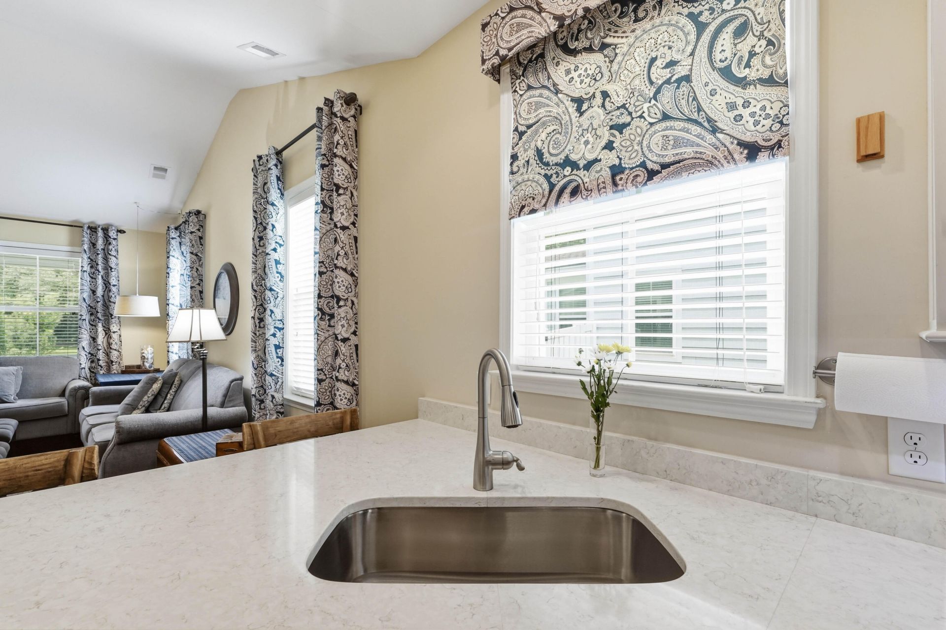 211 Blue Bonnet Street Photo 29