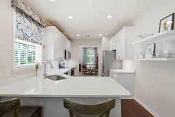 211 Blue Bonnet Street photo 4