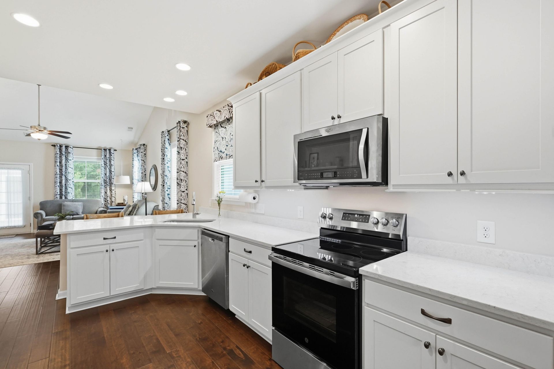 211 Blue Bonnet Street Photo 5