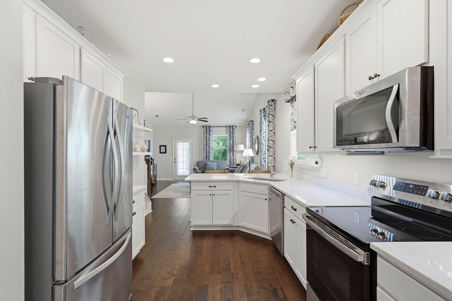 211 Blue Bonnet Street Photo 8