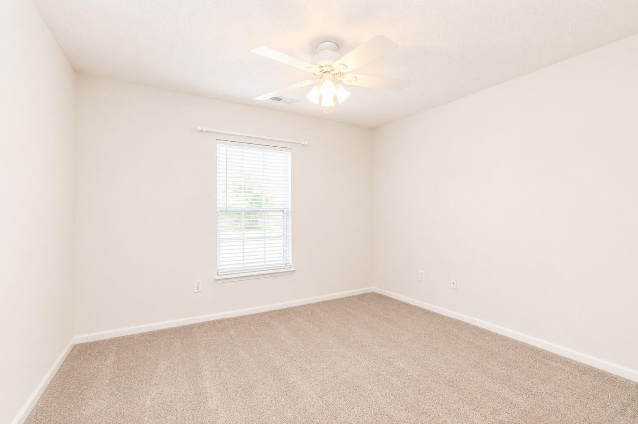 404 Brookfield Lane Photo 11