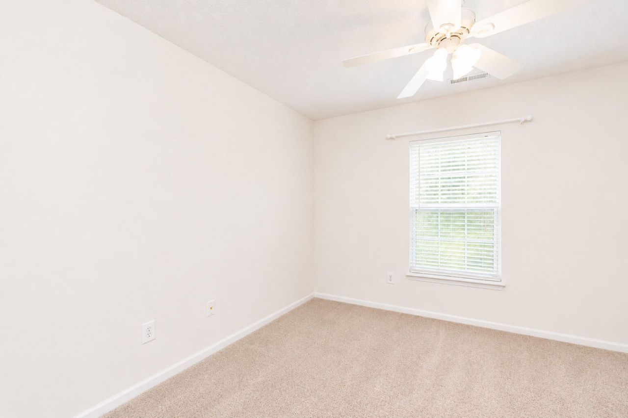 404 Brookfield Lane Photo 12