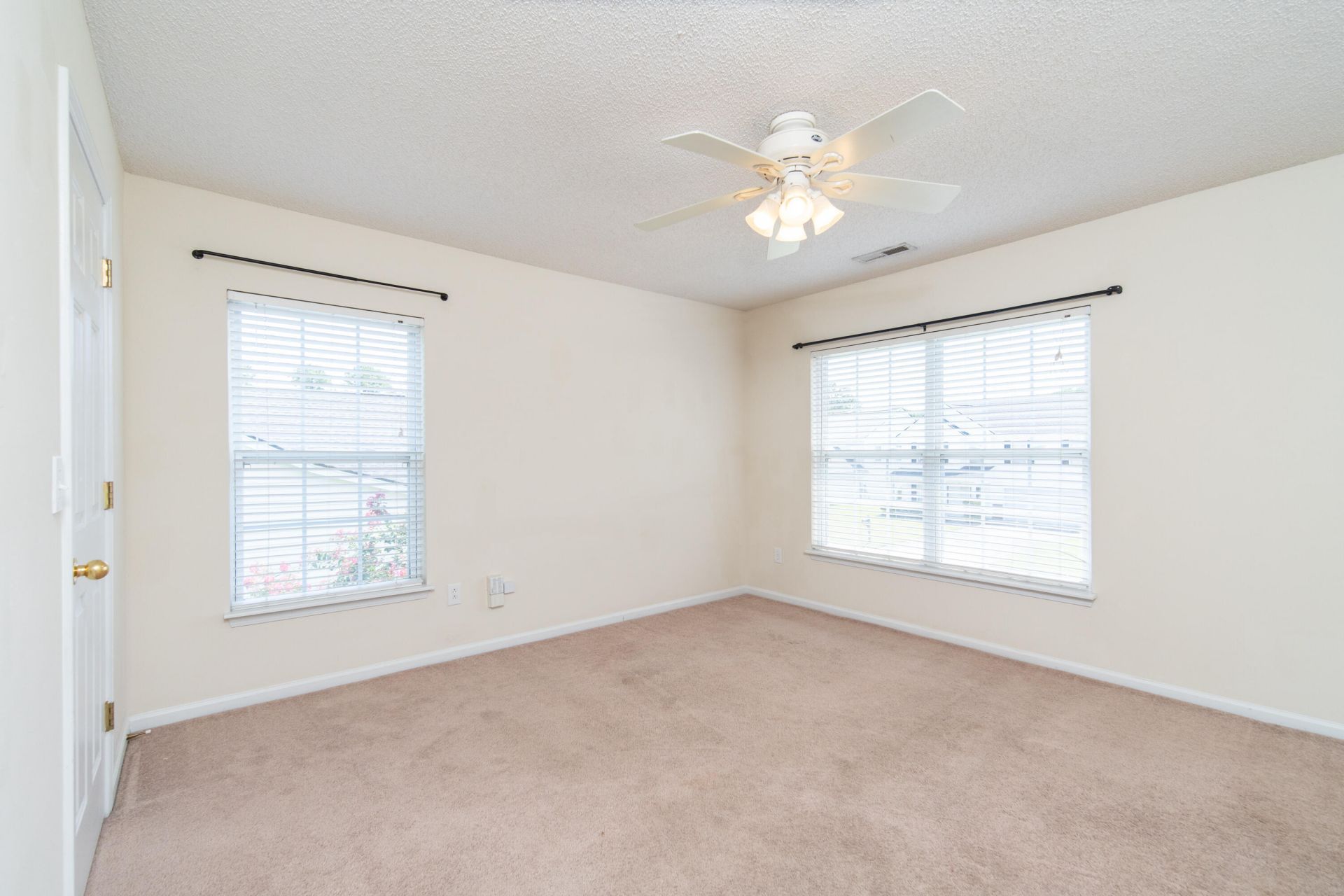 404 Brookfield Lane Photo 17