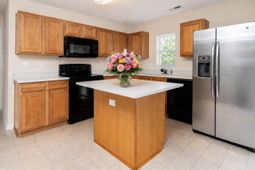 404 Brookfield Lane photo 4