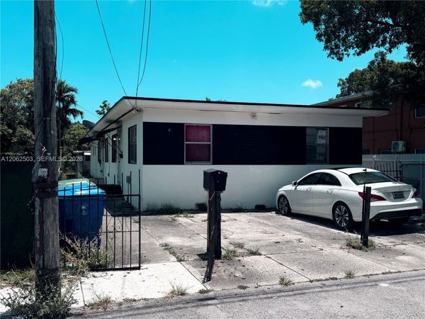 2180 NW 30th St , Miami, FL 33142
