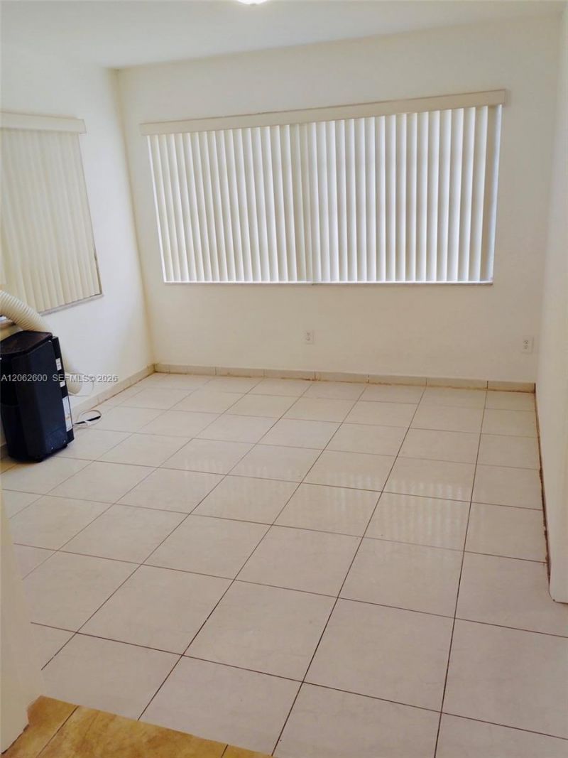 717 NE 10th Ave, Unit 1-2, Hallandale Beach, FL 33009 Photo
