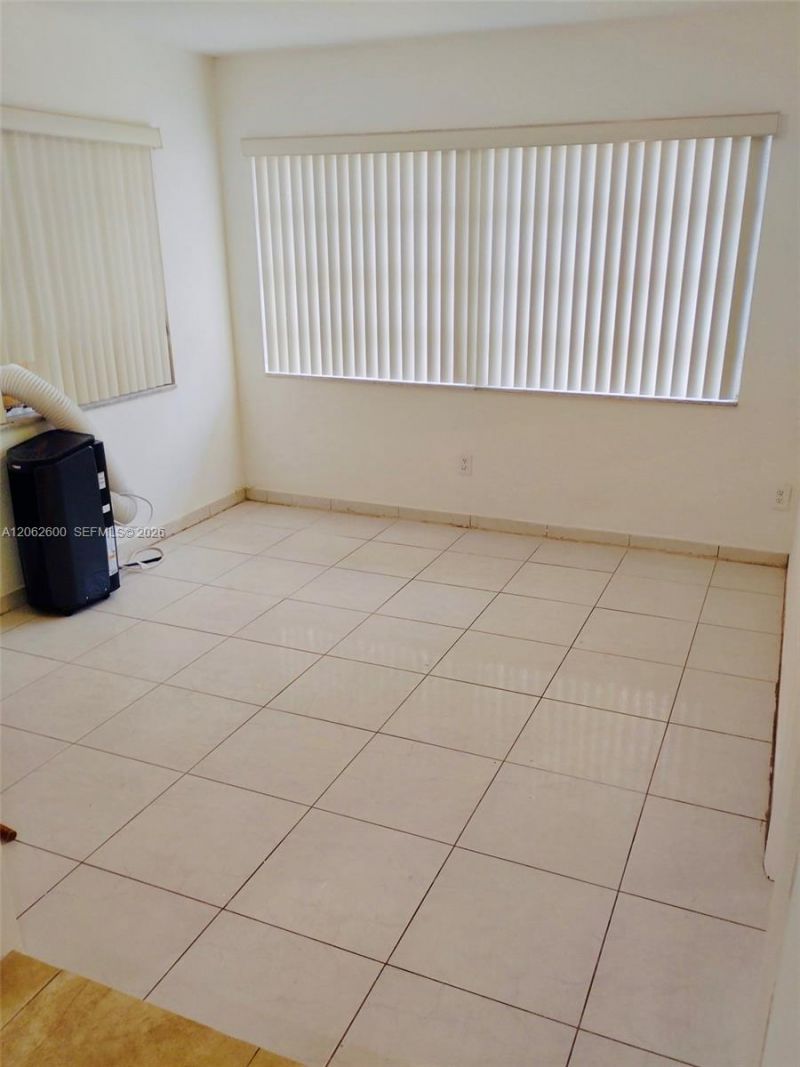 717 NE 10th Ave, Unit 1-2, Hallandale Beach, FL 33009 Photo
