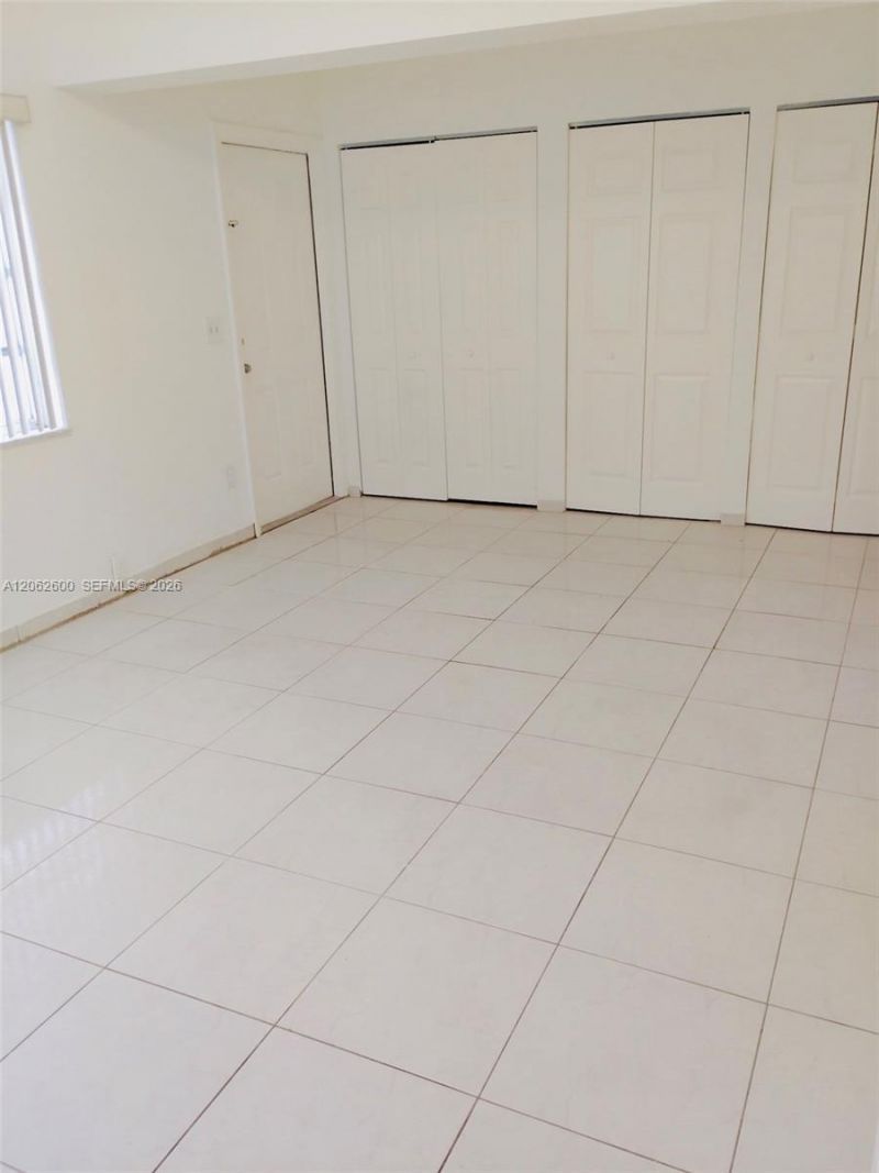 717 NE 10th Ave, Unit 1-2, Hallandale Beach, FL 33009 Photo