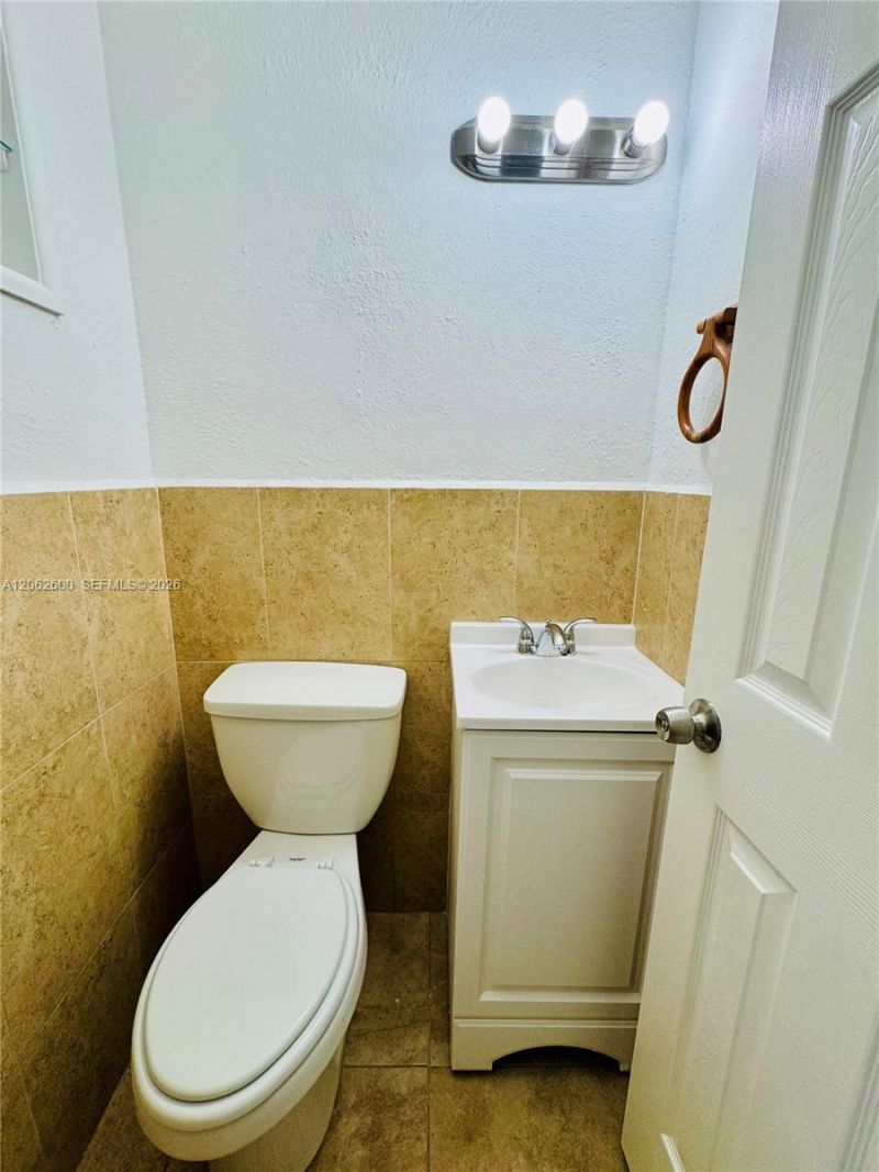 717 NE 10th Ave, Unit 1-2, Hallandale Beach, FL 33009 Photo