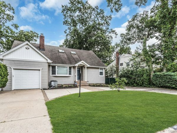 1491 sycamore Avenue , Merrick, NY 11566