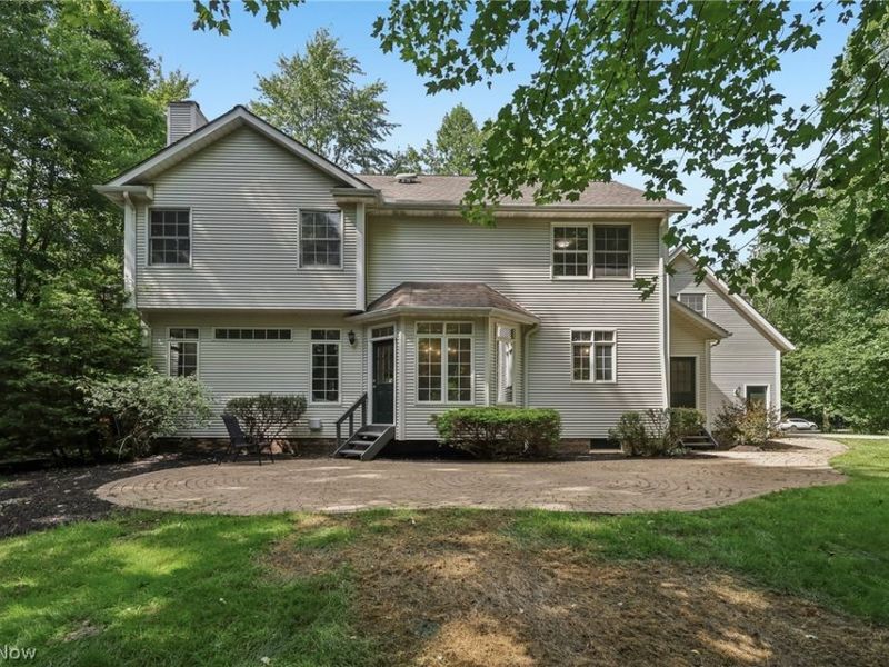 10685 Robert Lane, Chagrin Falls, OH 44023 Photo 2
