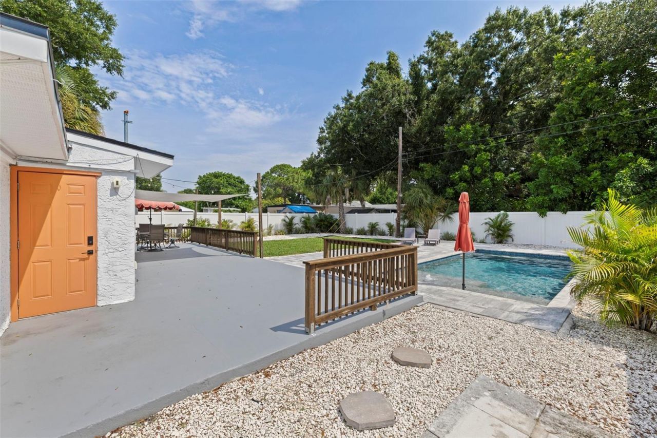 1317 Essex Drive N, Saint Petersburg, FL 33710 Photo