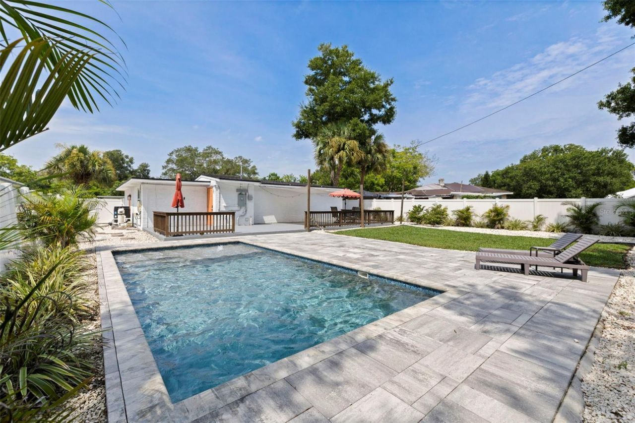 1317 Essex Drive N, Saint Petersburg, FL 33710 Photo